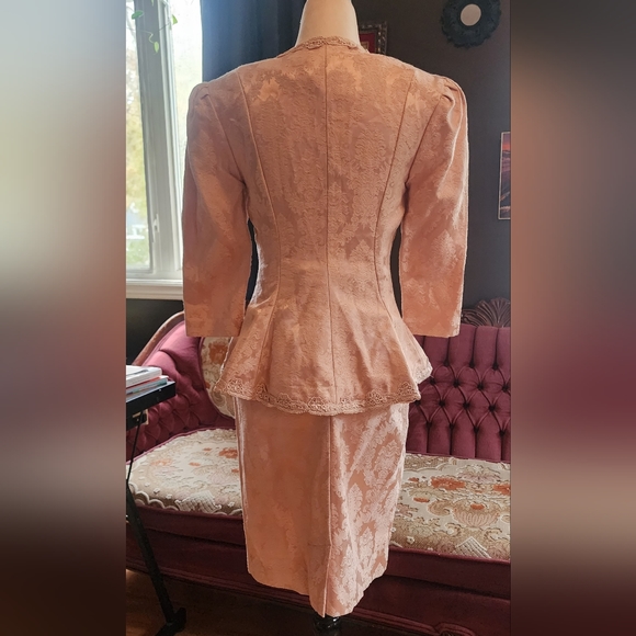 1980s two piece skirt suit - Picture 3 of 6